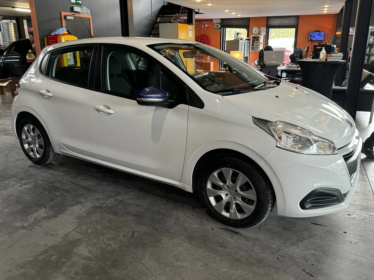 Peugeot 208 1.2i - RADIO CD/MEDIA/TEL/BLTH - LIM/REG VITESSE Wit - 2