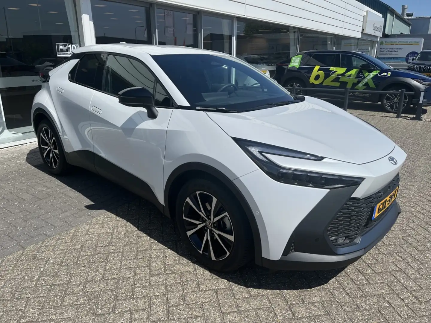 Toyota C-HR | DEMO | 1.8 Hybr 140 First Edition Bianco - 2