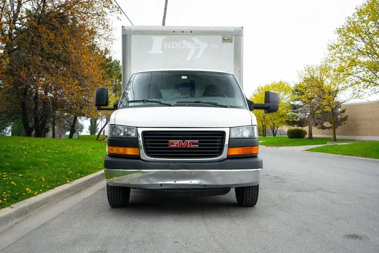 GMC Savana photo GMC Savana