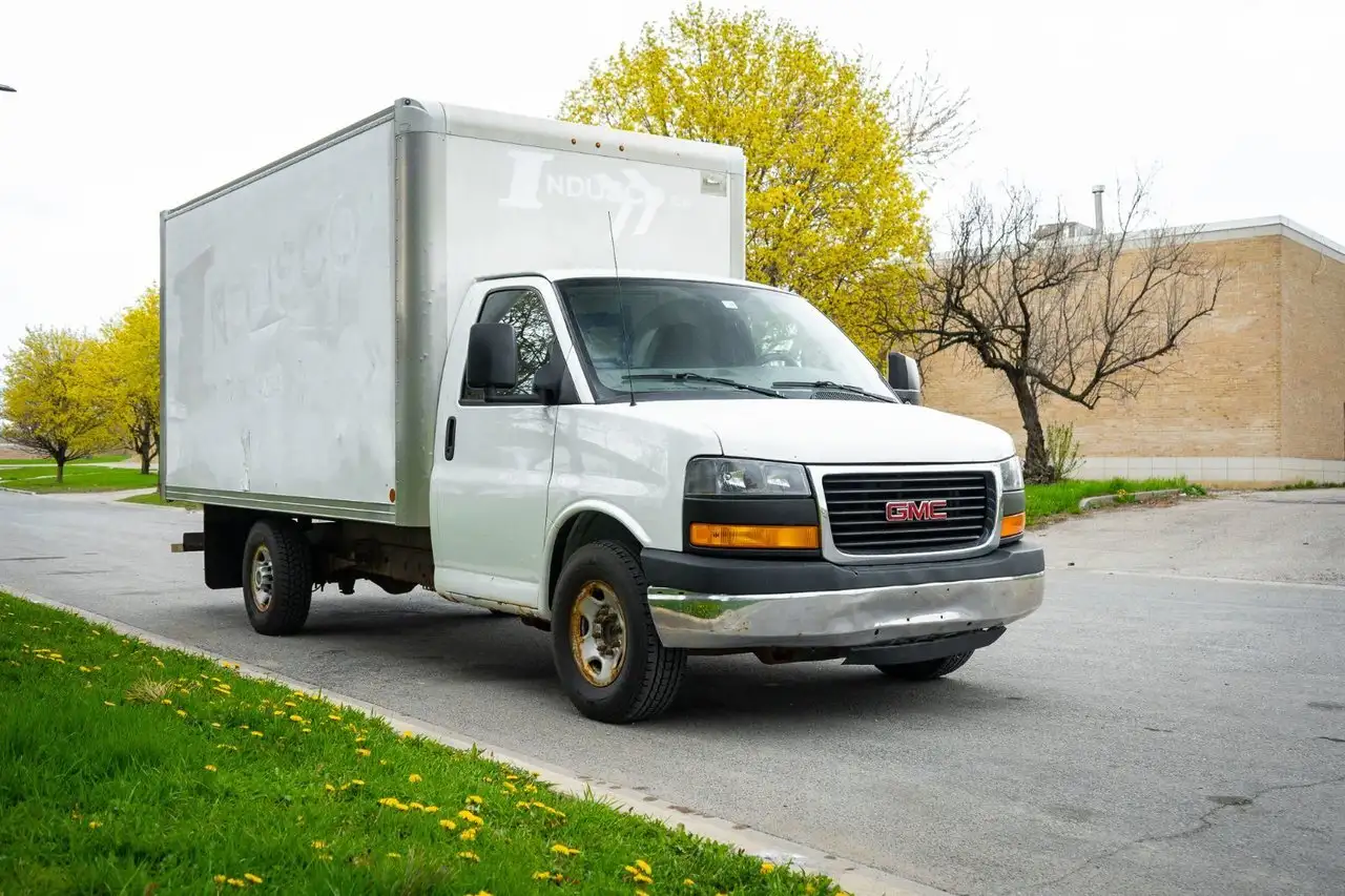GMC Savana photo GMC Savana