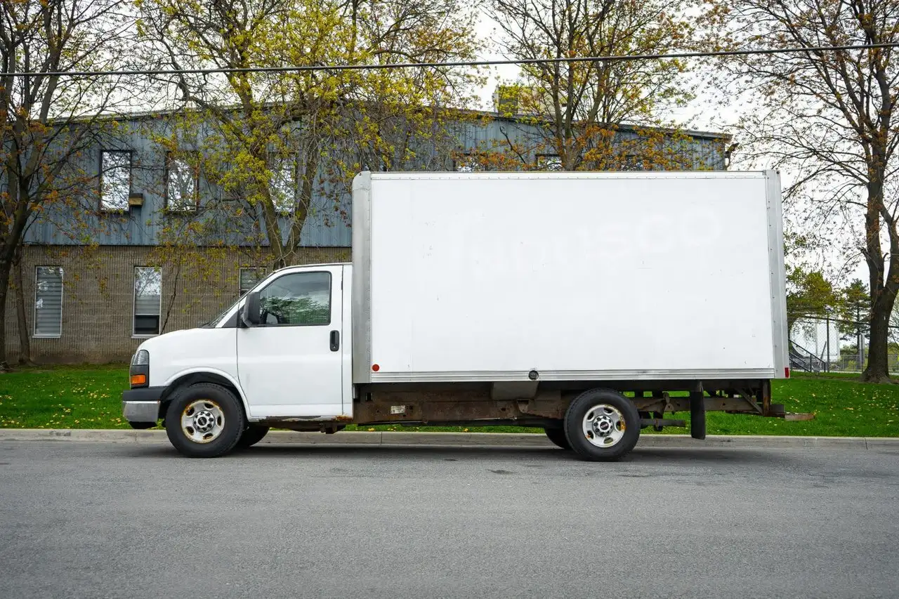 GMC Savana photo GMC Savana