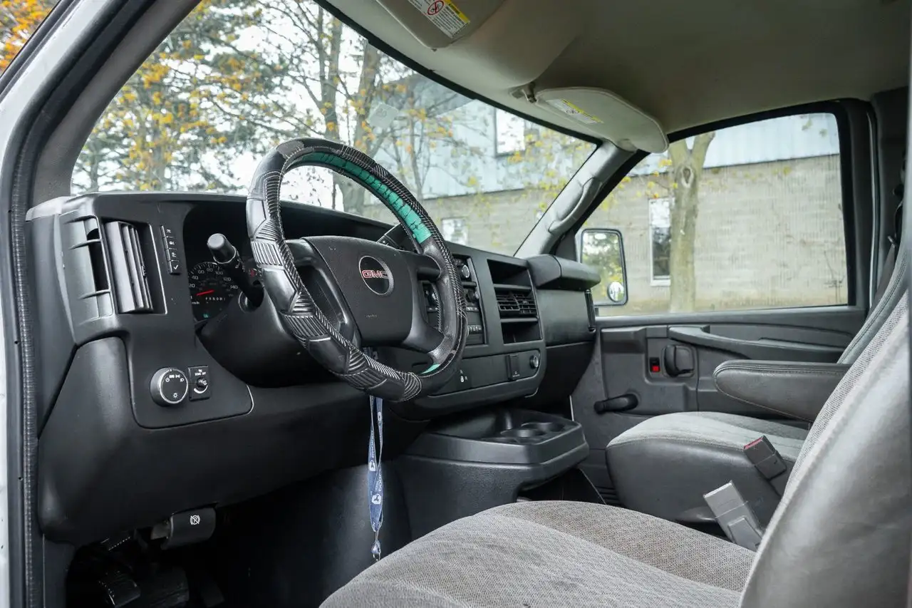 GMC Savana photo GMC Savana