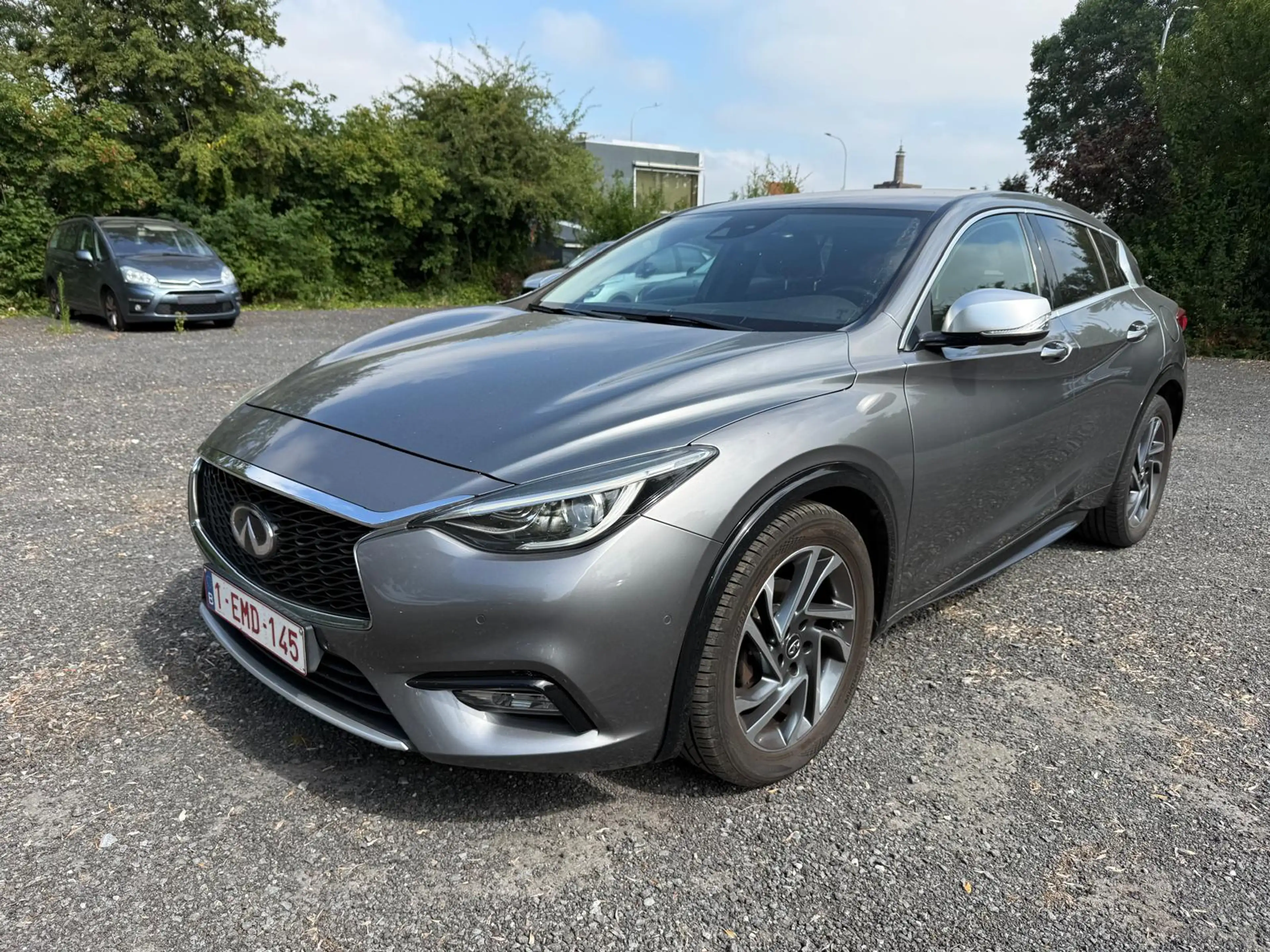 Infiniti Q30 ENKEL VERKOOP AAN HANDELAAR- AIRCO / CRUISECONTROL / SENSOREN / CAMERA