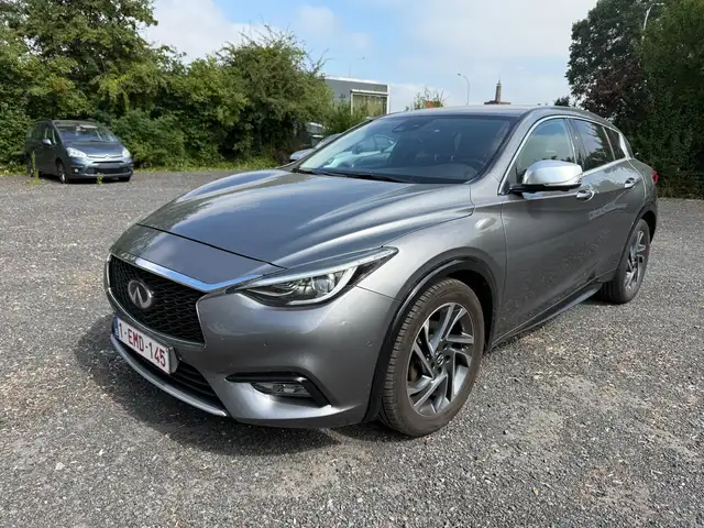 Infiniti Q30 ENKEL VERKOOP AAN HANDELAAR-  AIRCO / CRUISECONTROL / SENSOREN / CAMERA