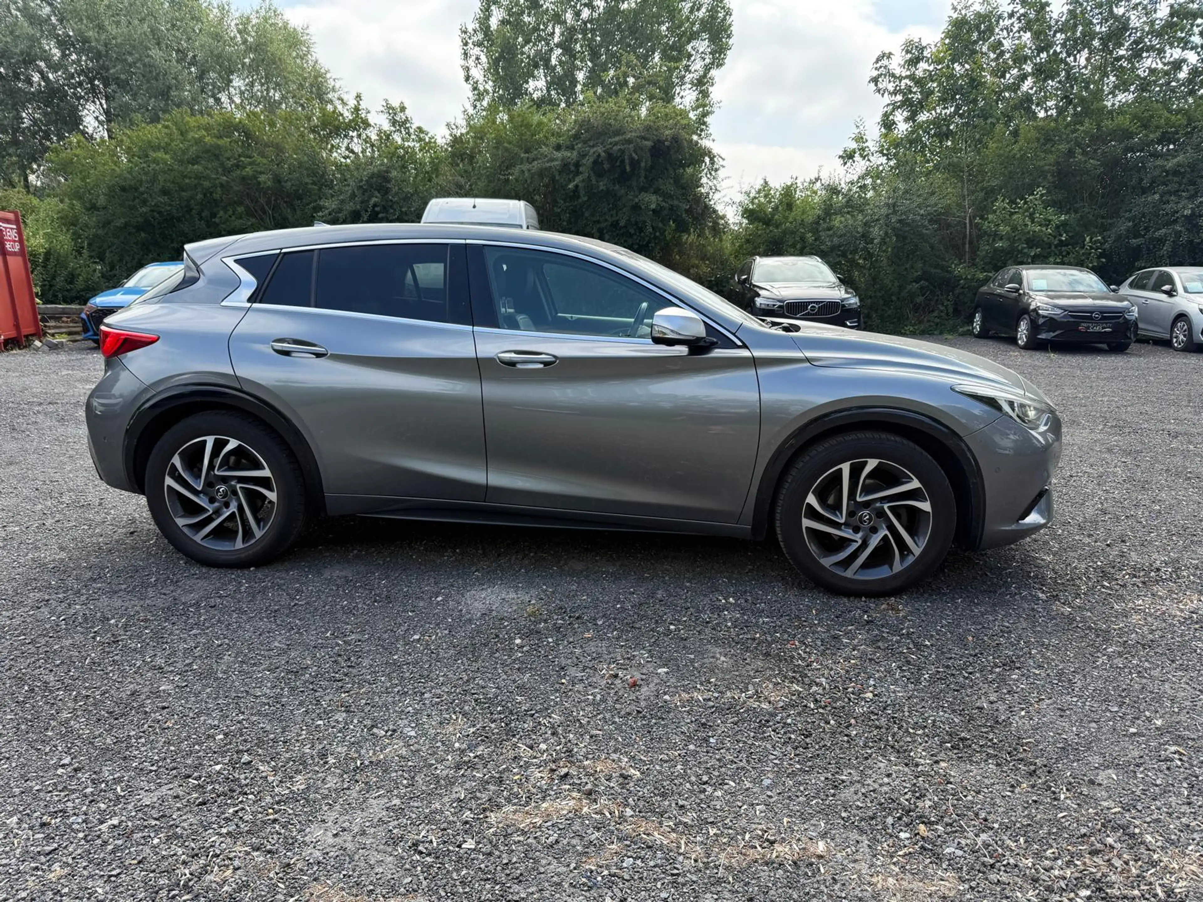 Infiniti Q30 ENKEL VERKOOP AAN HANDELAAR- AIRCO / CRUISECONTROL / SENSOREN / CAMERA — photo 10