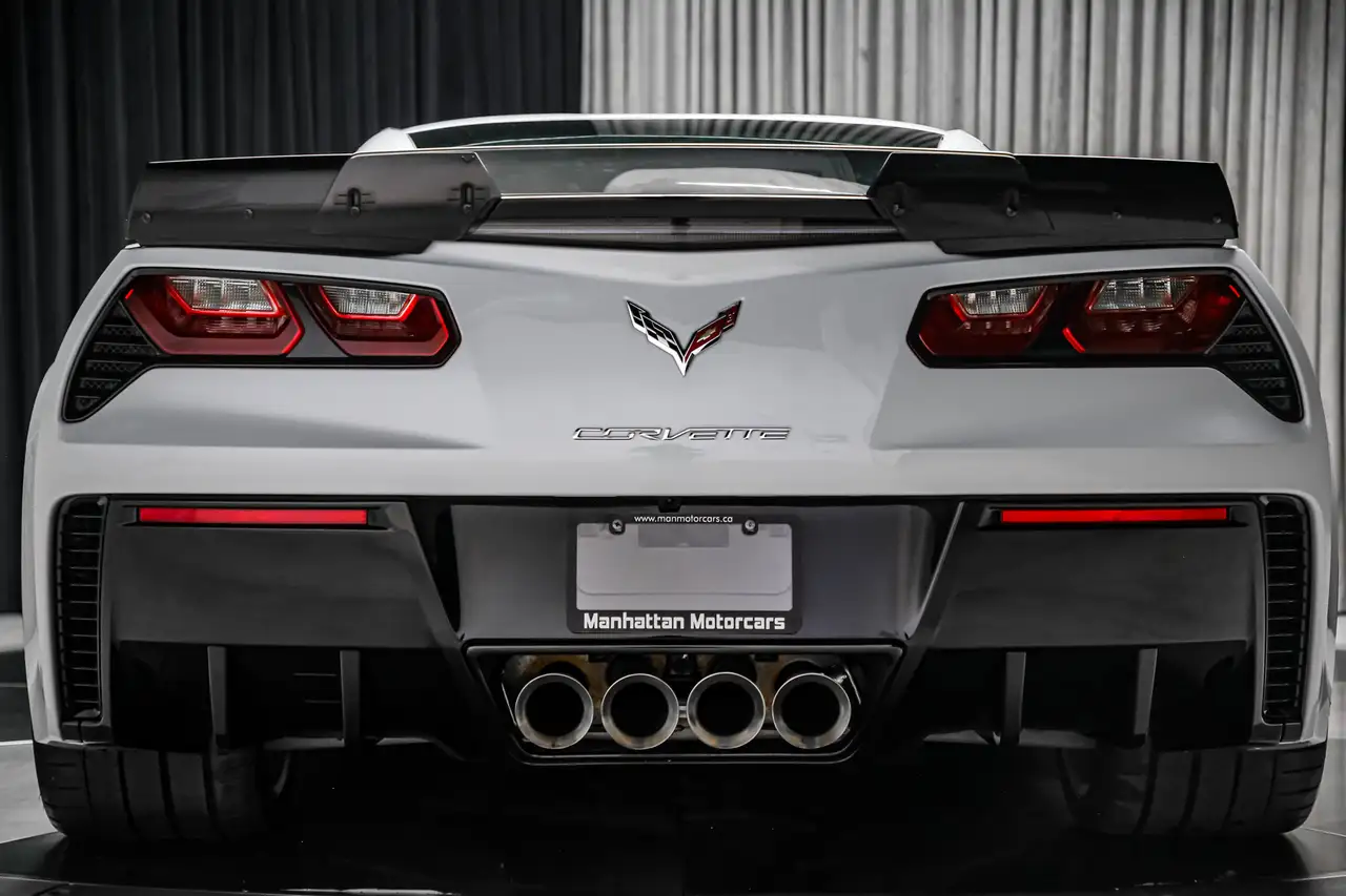 Chevrolet Corvette снимка Chevrolet Corvette