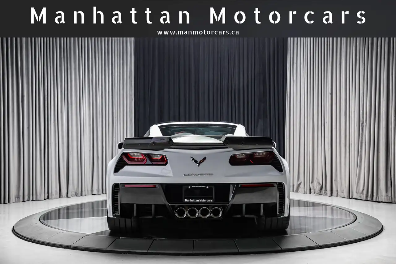 Chevrolet Corvette снимка Chevrolet Corvette