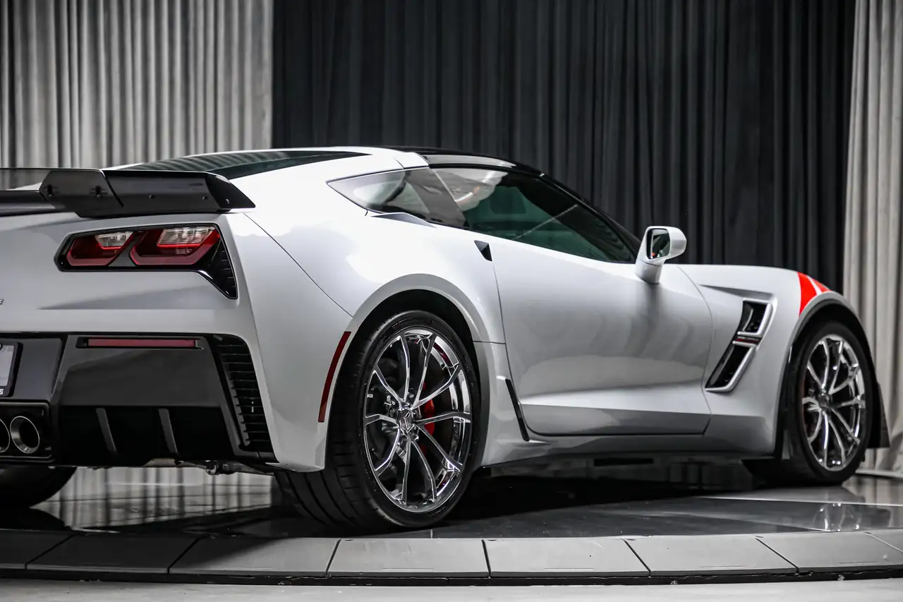 Chevrolet Corvette снимка Chevrolet Corvette