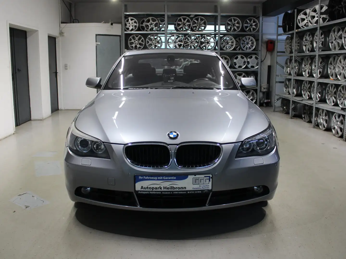 BMW 530 530i xDrive*Navi*SHZ*Head-Up*AHK*SD*PDC*Xenon Grau - 2