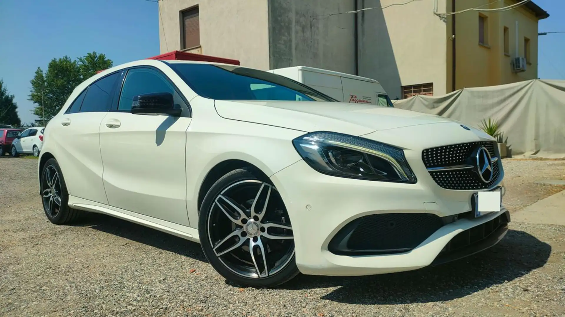 Mercedes-Benz A 180 d Automatic Premium AMG EURO 6 Wit - 1