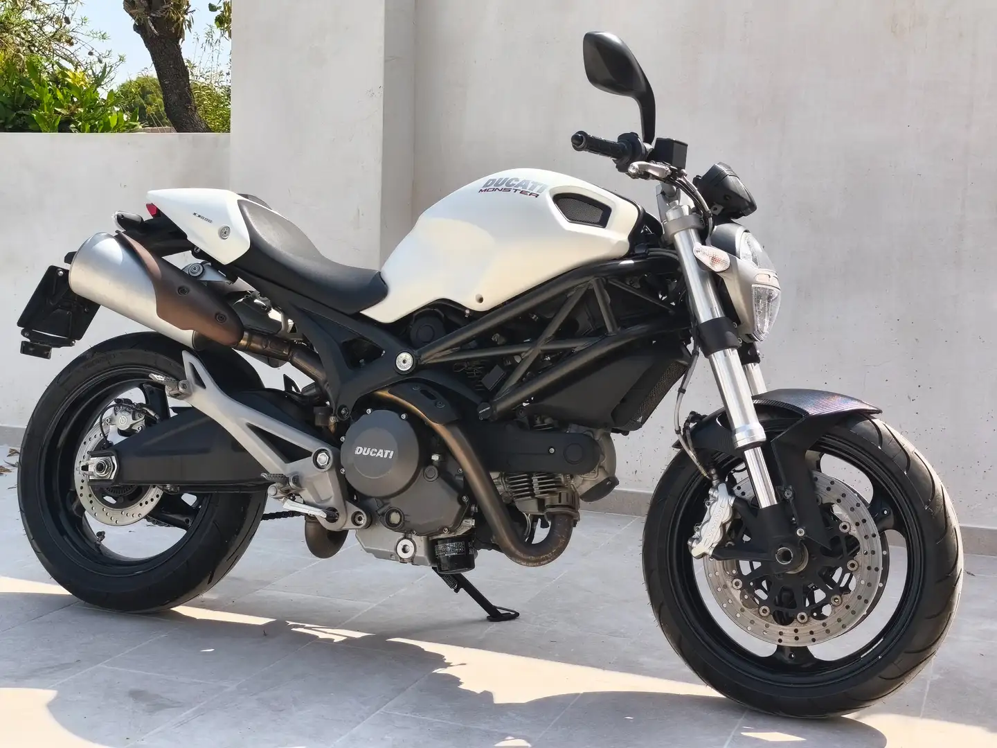 Ducati Monster 696 Plus abs Blanco - 1