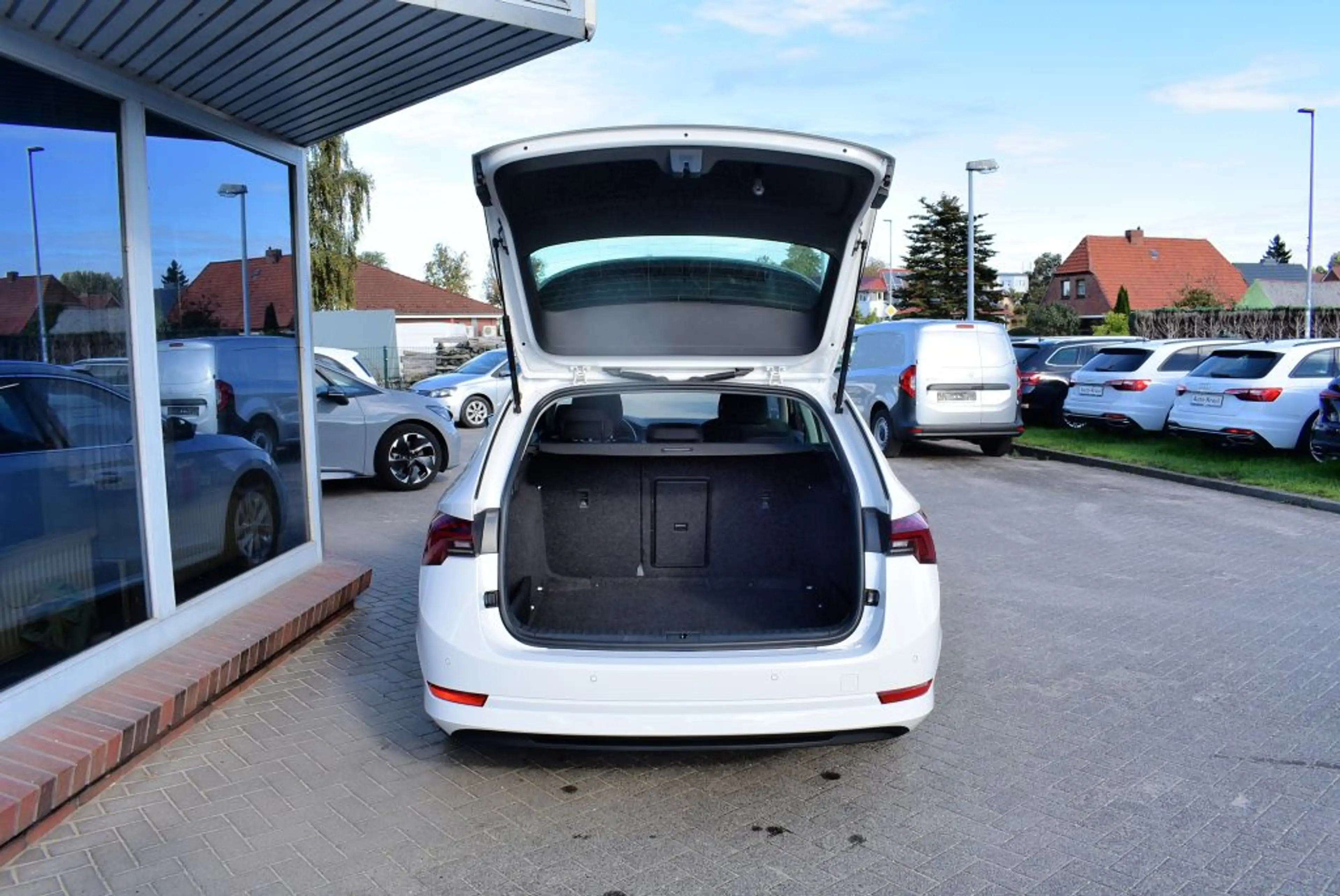 Skoda Octavia Combi 2.0 TDI Style Led-Scheinwerfer Navi Alu Klim — photo 4