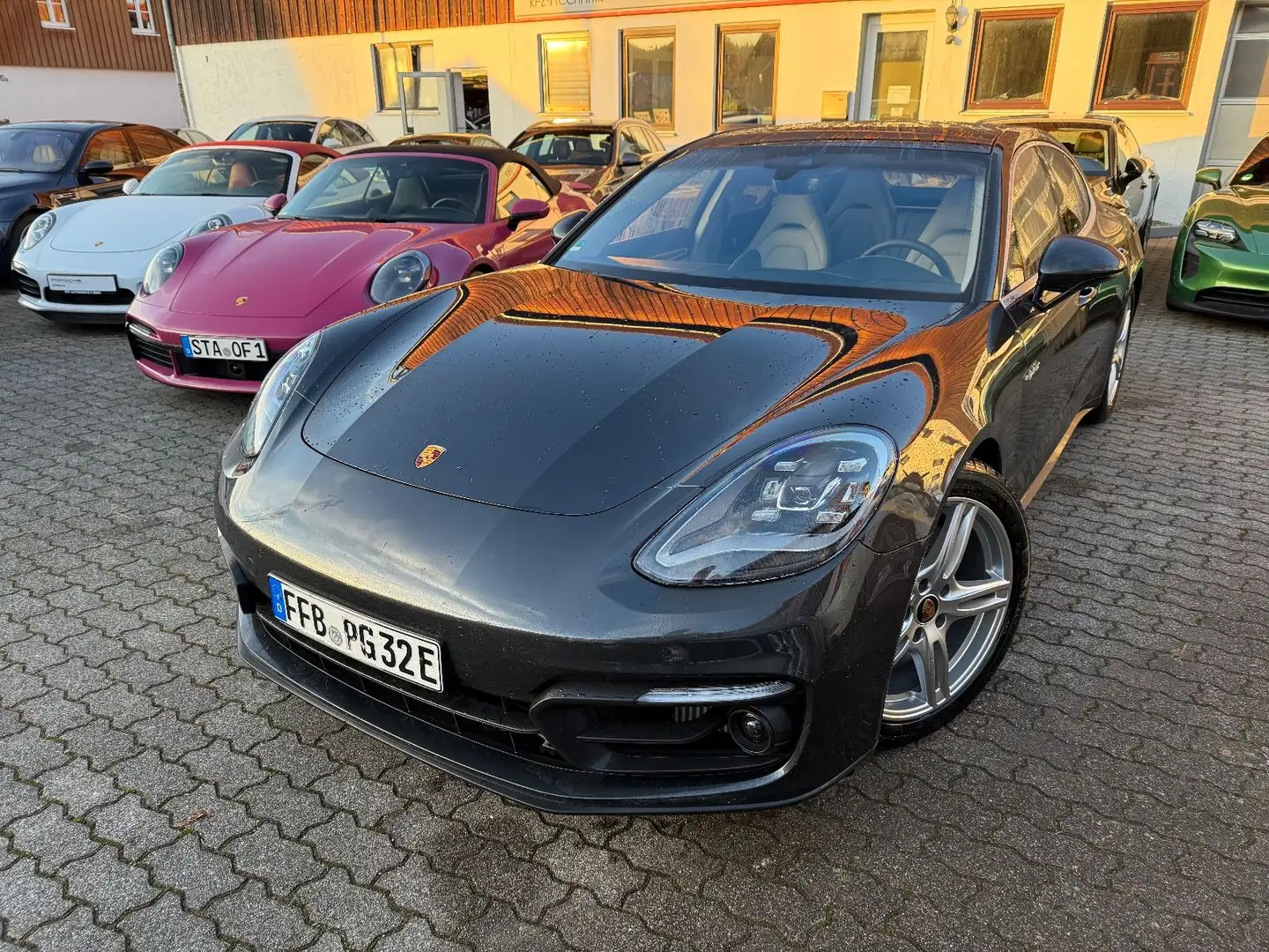 Porsche Panamera PANAMERA 4 E-HYBRID "NEUWERTIG" 1.HD,APPROVED ! Grau - 1