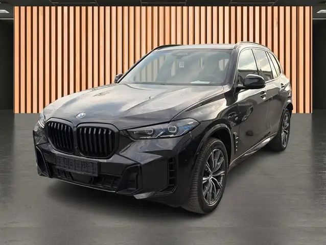 BMW X5 view 2