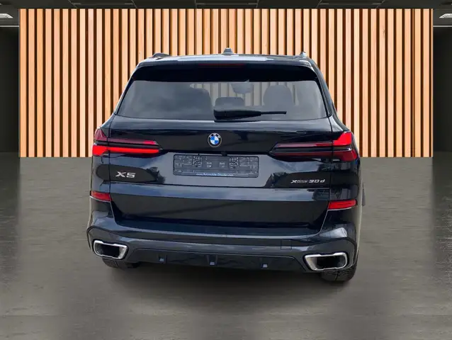 BMW X5 view 4