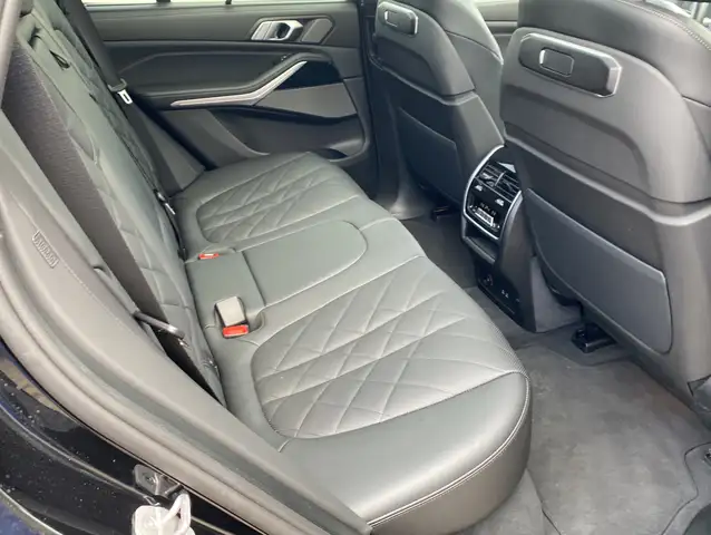 BMW X5 view 11