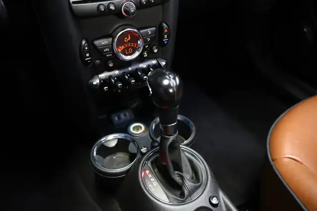 Mini Convertible view 23