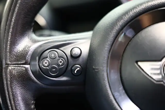 Mini Convertible view 14