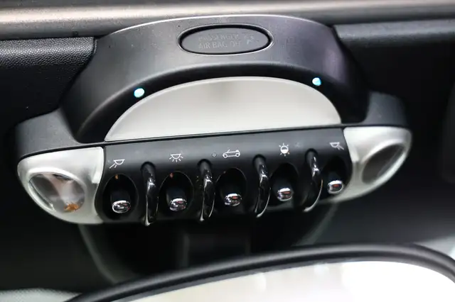 Mini Convertible view 13