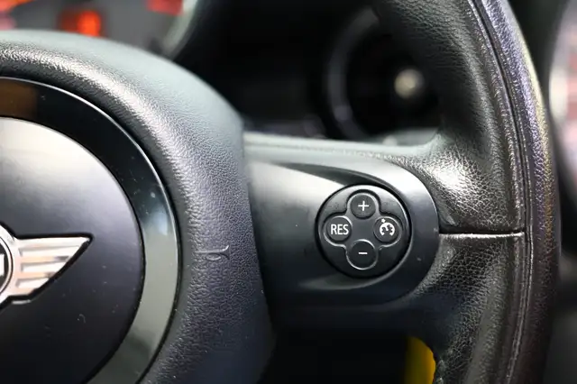 Mini Convertible view 15