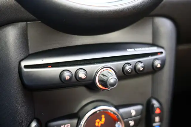 Mini Convertible view 18