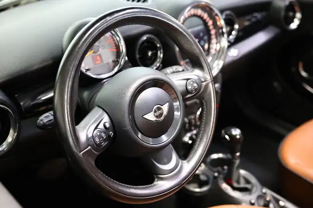 Mini Convertible view 10