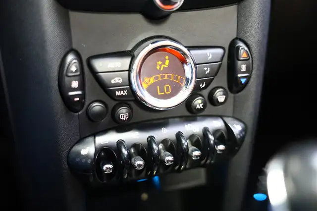Mini Convertible view 19