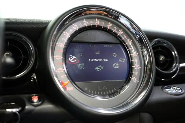 Mini Convertible view 16