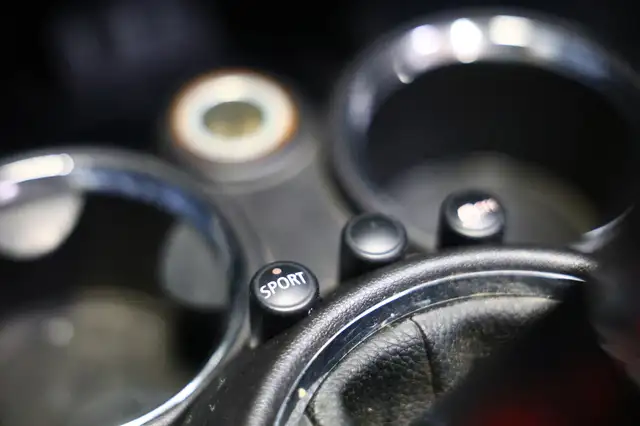 Mini Convertible view 21