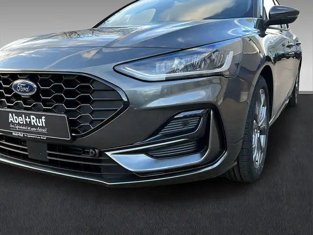 Ford Focus view 3