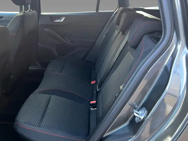 Ford Focus view 10