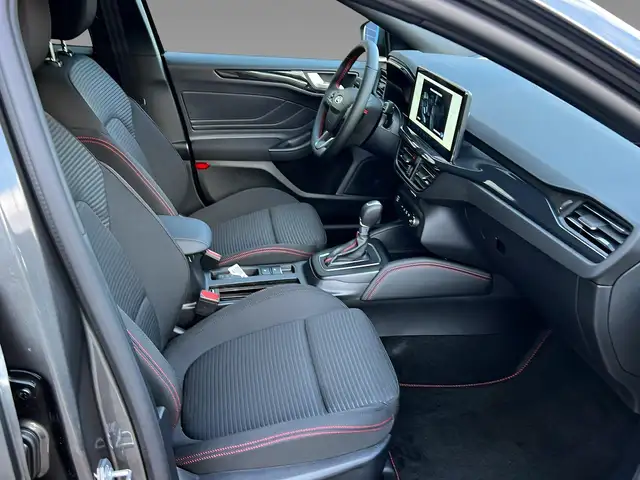 Ford Focus view 12