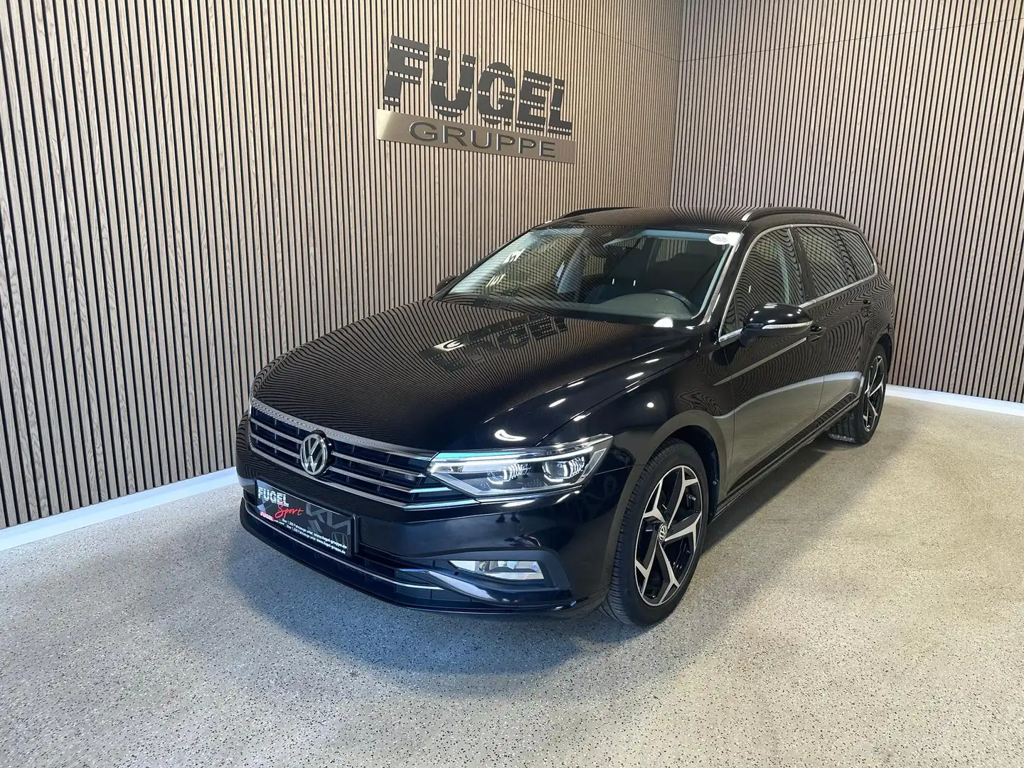 Volkswagen Passat Variant 2.0 TSI DSG IQ.LIGHT|18Z|ACC|SHZ|RFK Schwarz - 2