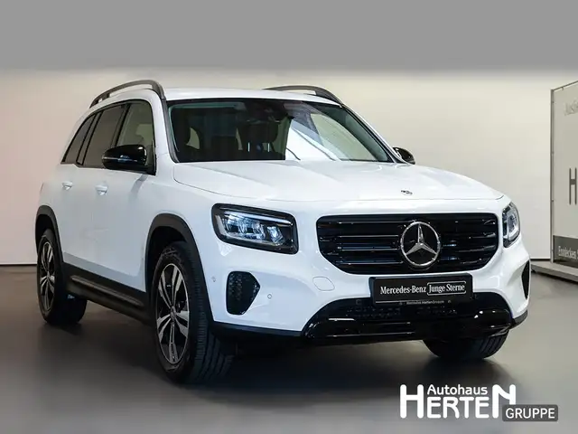 Mercedes-Benz GLB view 3