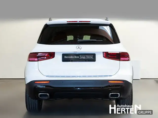 Mercedes-Benz GLB view 4