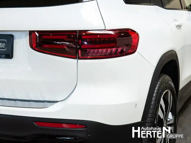 Mercedes-Benz GLB view 14