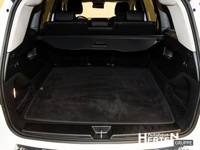 Mercedes-Benz GLB view 15