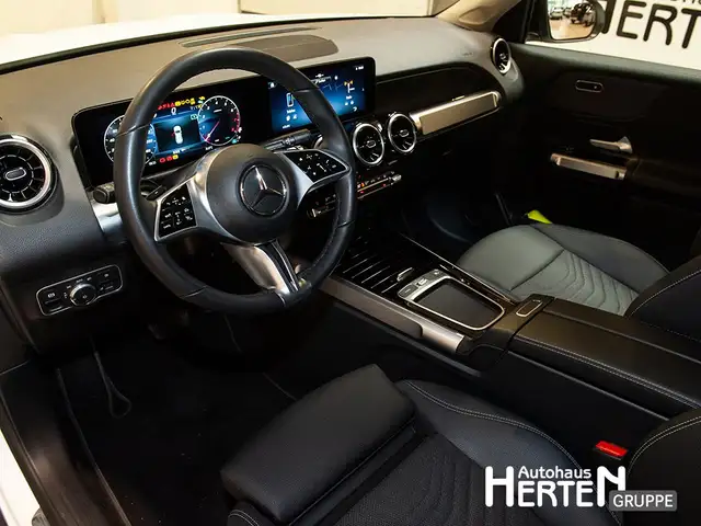 Mercedes-Benz GLB view 8