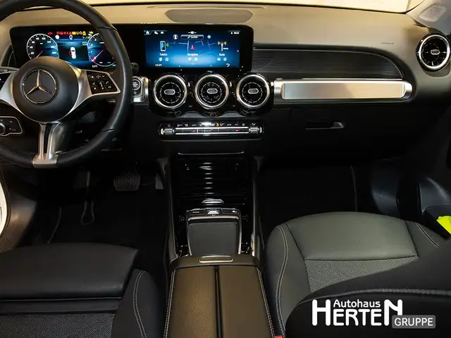Mercedes-Benz GLB view 10