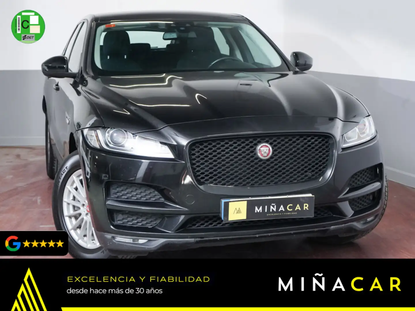 Jaguar F-Pace 2.0i4D Pure AWD 180 Zwart - 1