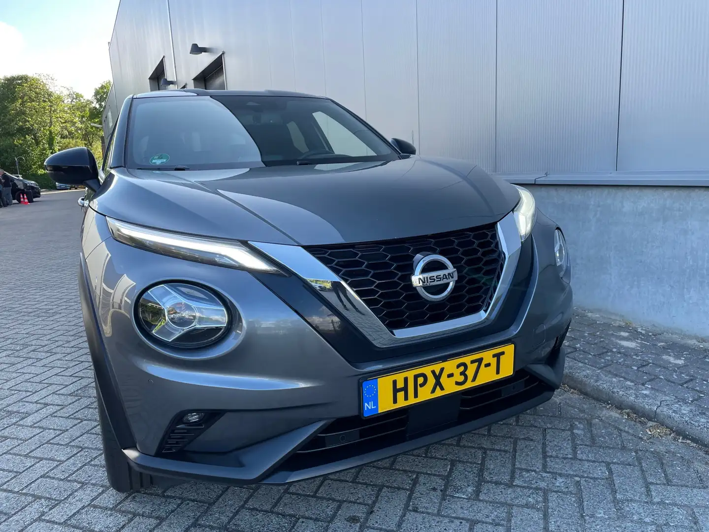 Nissan Juke 1.0 DIG-T Business Edition / Camera / Stoelverwarm Grijs - 2