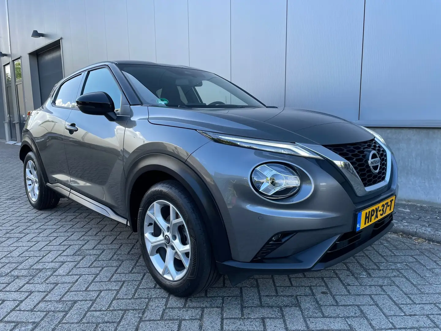 Nissan Juke 1.0 DIG-T Business Edition / Camera / Stoelverwarm Grijs - 1
