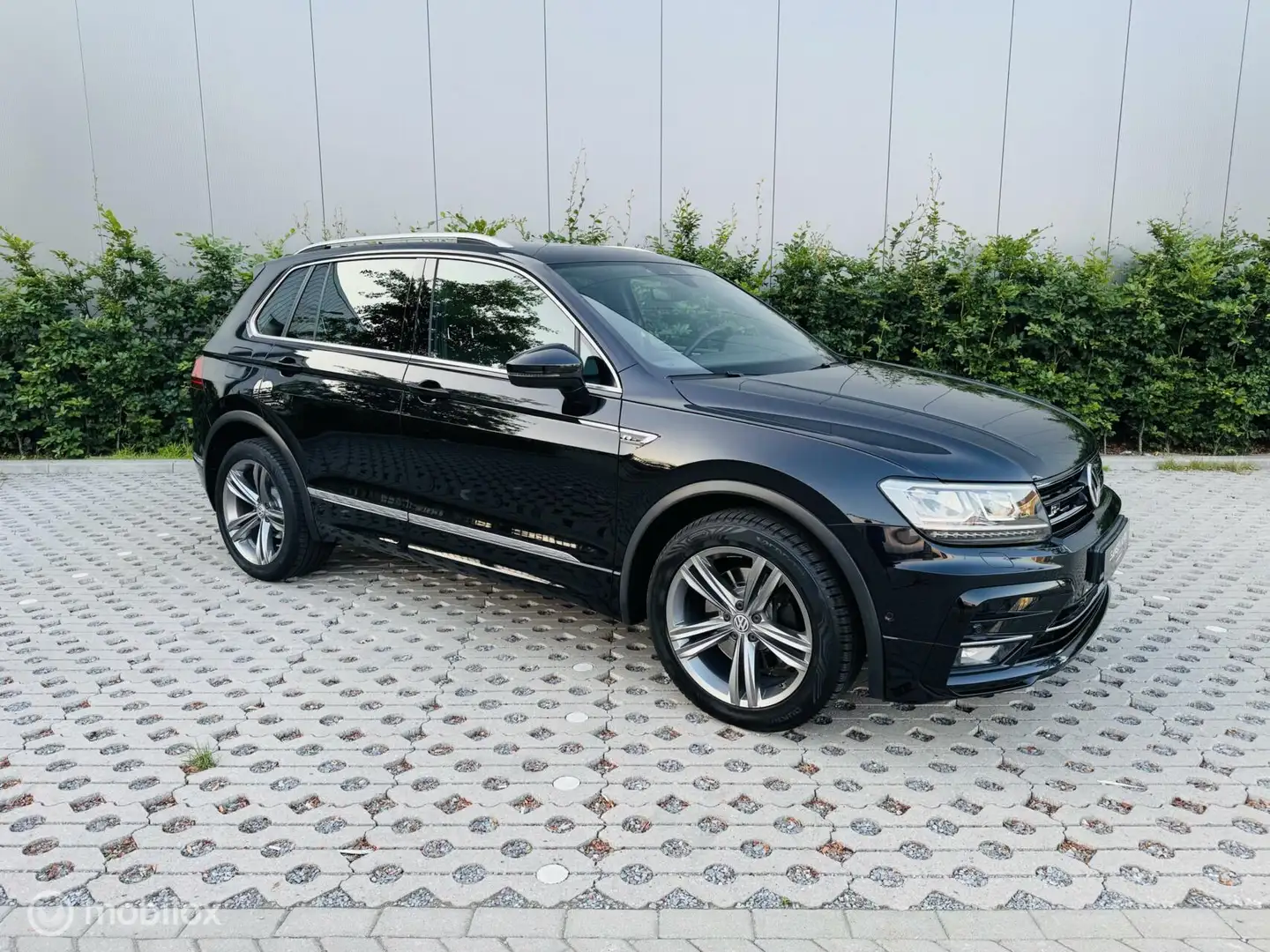 Volkswagen Tiguan 2.0 TSI 3x R line Pano Acc 4motion Led Noir - 2
