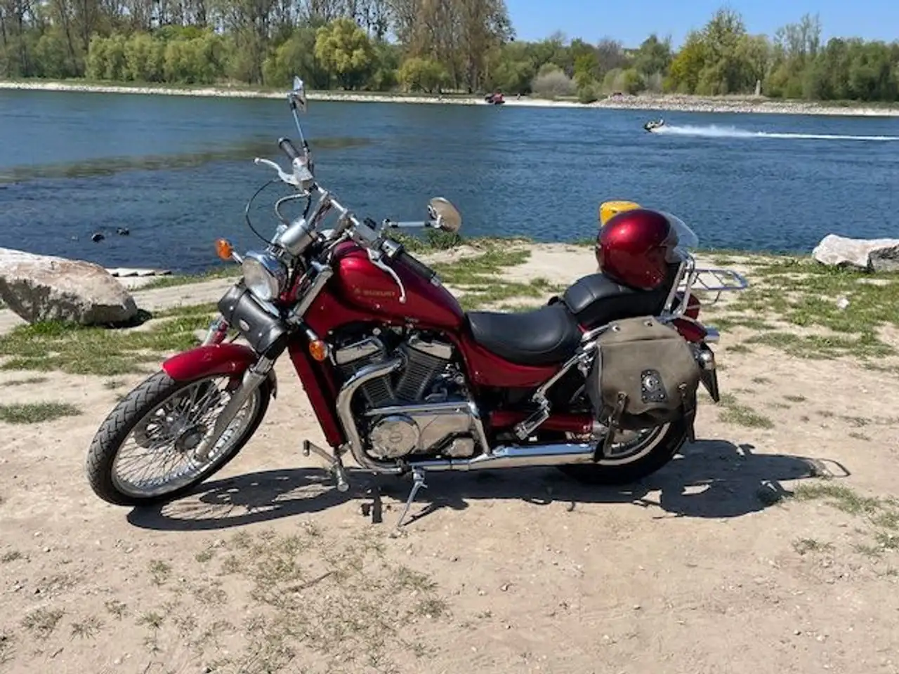 Suzuki Intruder C