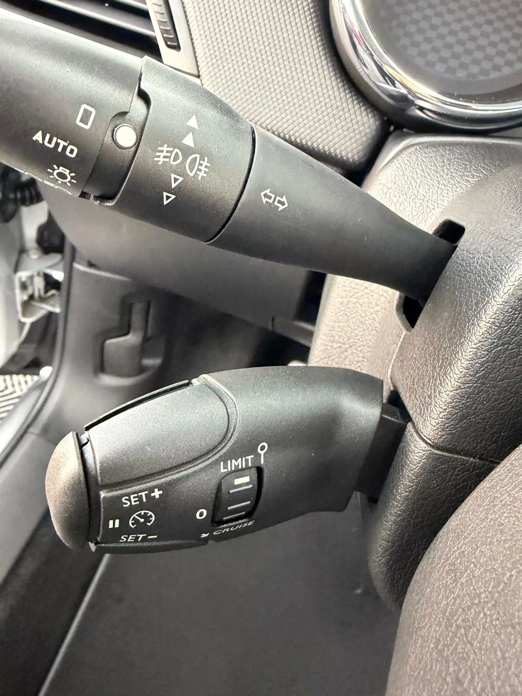 Peugeot 207 Allure*MFL*ALU*Leder*Tempomat*Sitzheizung*Windschott*wenig Km*PDC* — photo 10