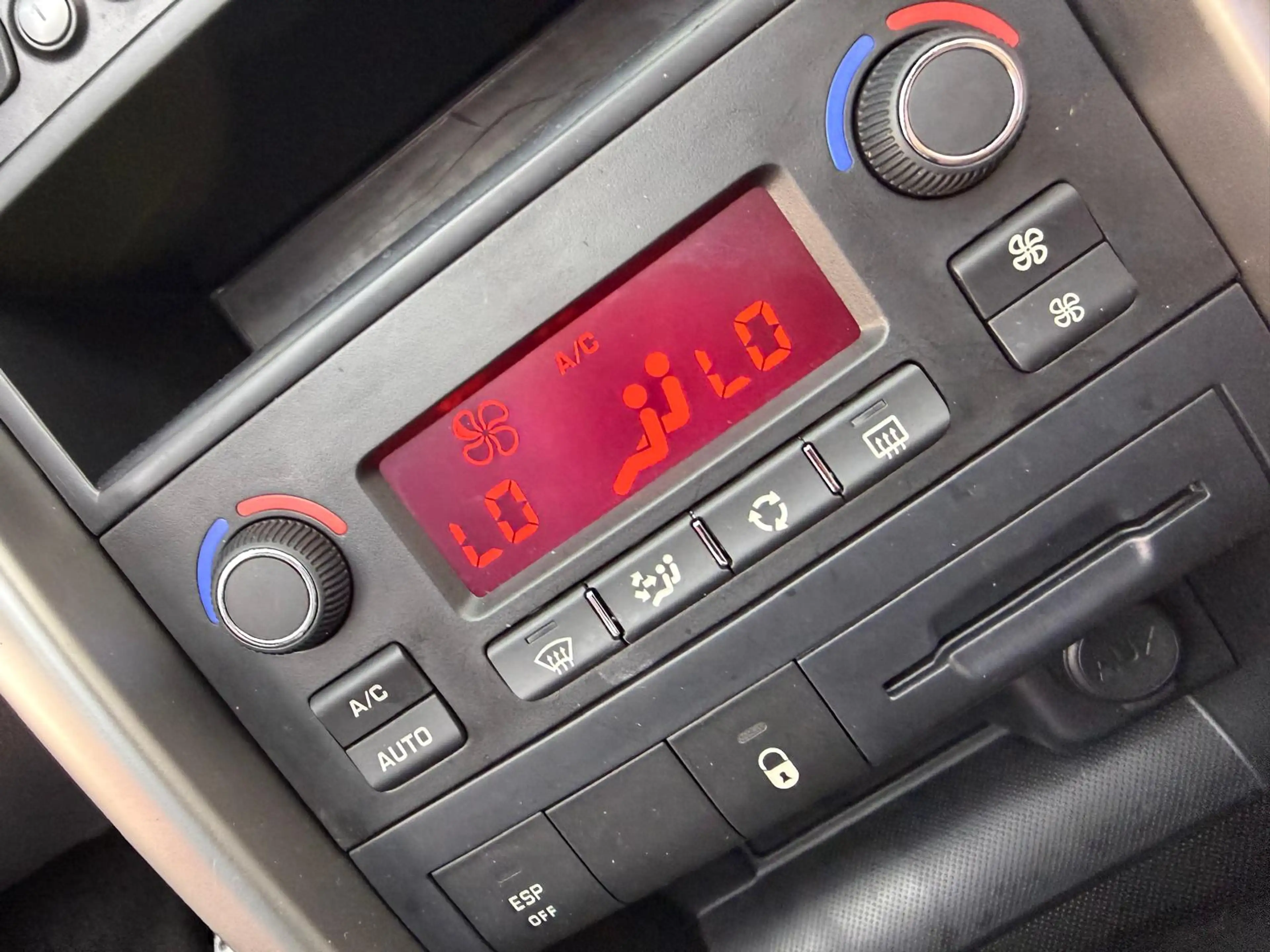 Peugeot 207 Allure*MFL*ALU*Leder*Tempomat*Sitzheizung*Windschott*wenig Km*PDC* — photo 8