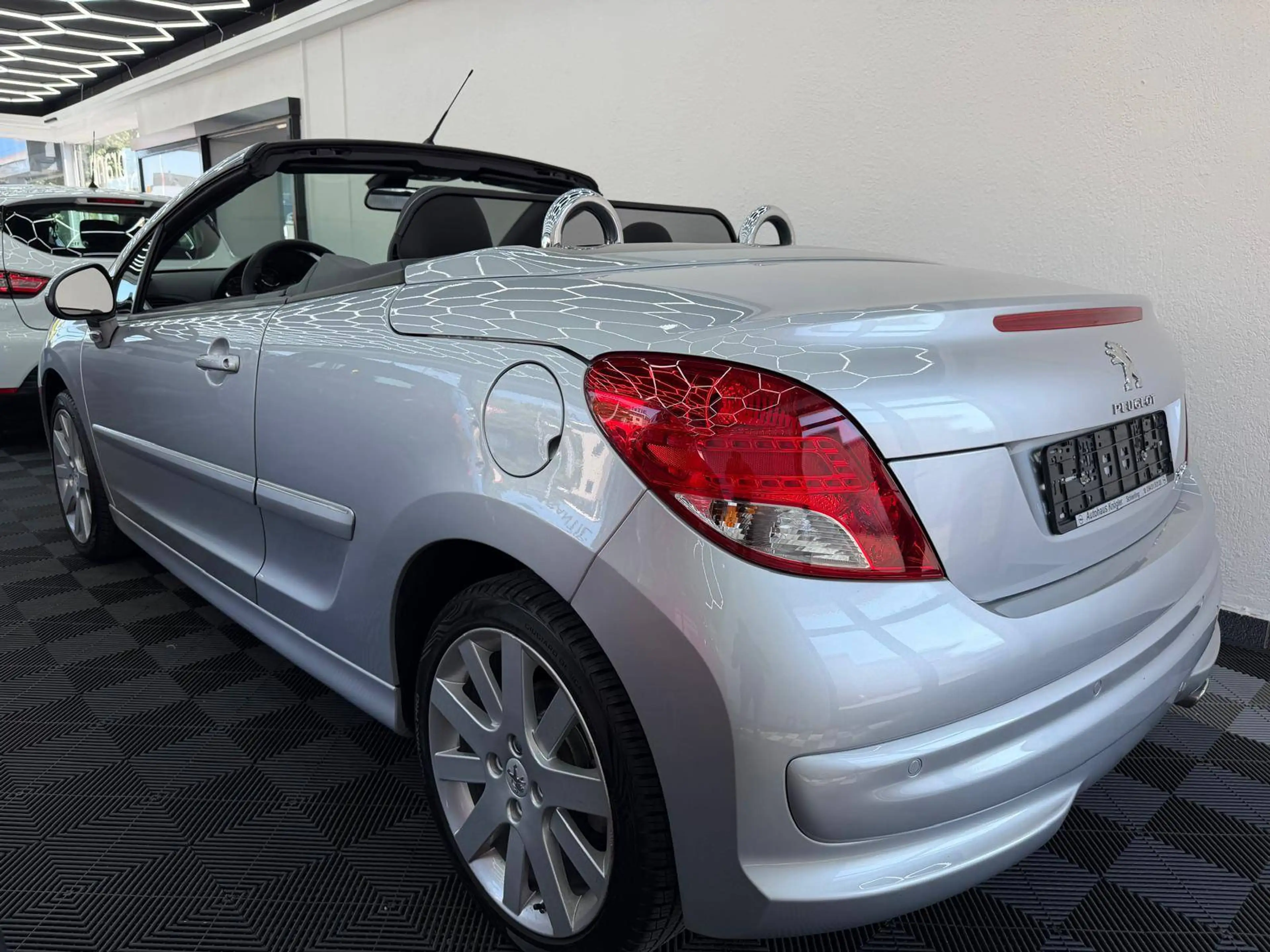 Peugeot 207 Allure*MFL*ALU*Leder*Tempomat*Sitzheizung*Windschott*wenig Km*PDC* — photo 3