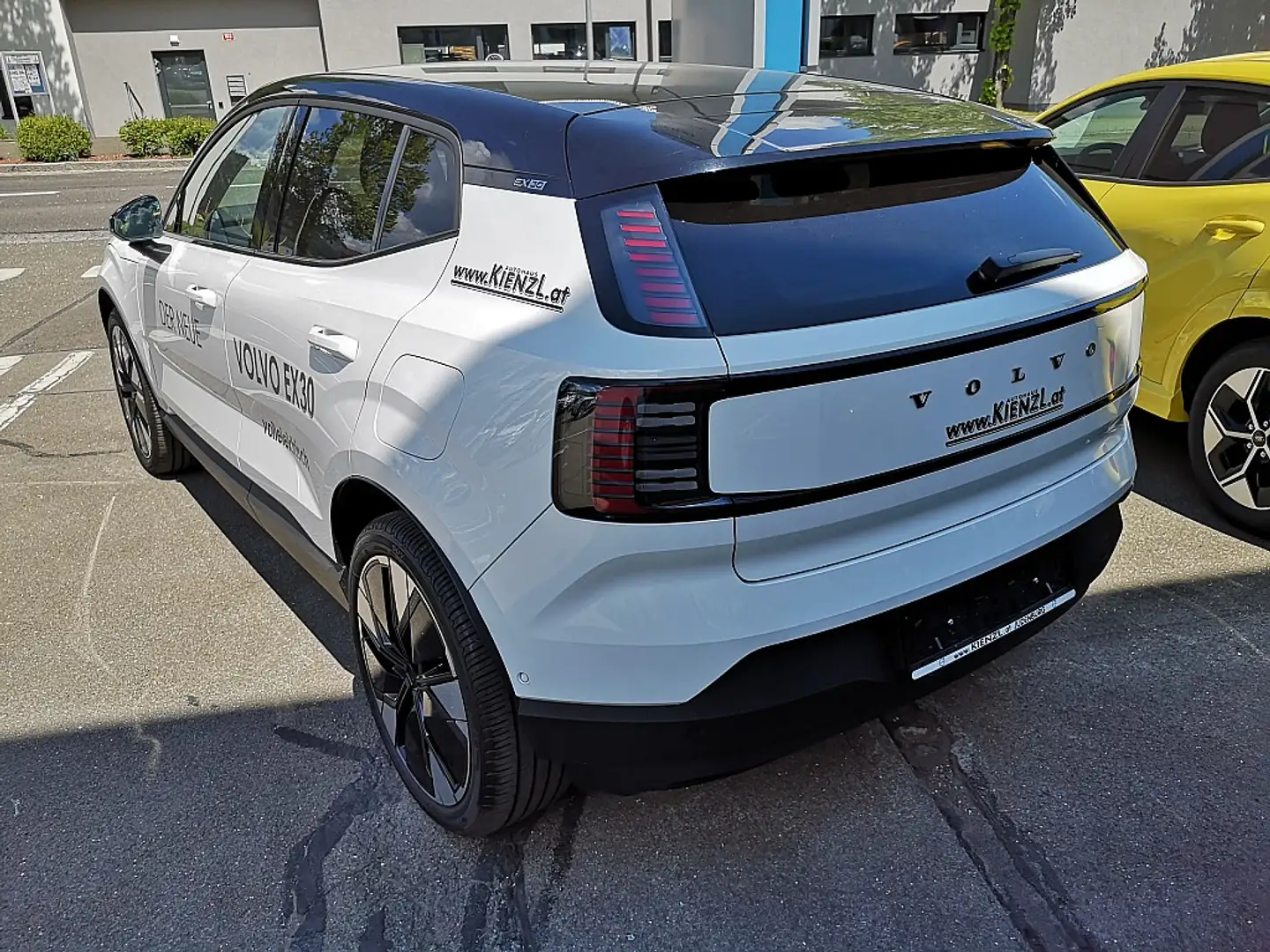 Volvo EX30 Single Motor Extended Range 69kWh Ultra Weiß - 2