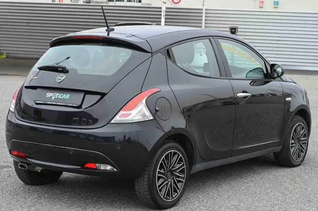 Lancia Ypsilon view 3