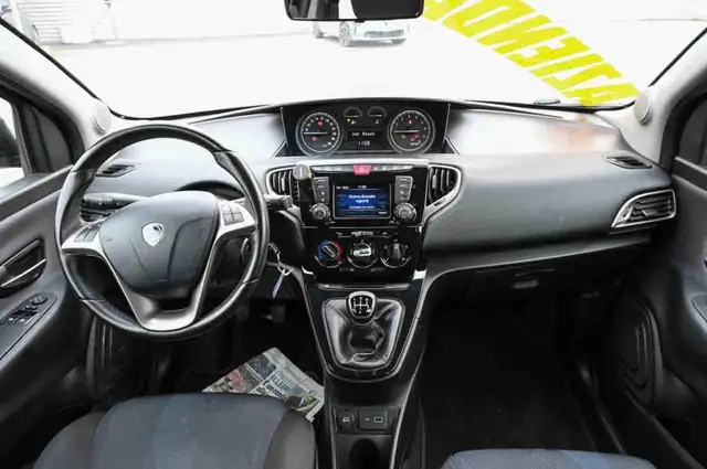 Lancia Ypsilon view 7